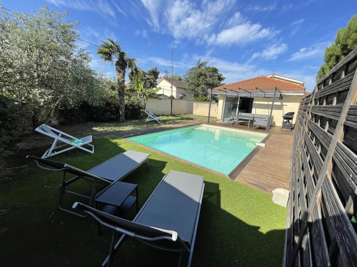 Unique! Jacuzzi Prive 35°C + Cinema Villa Entiere Meyzieu Exterior photo