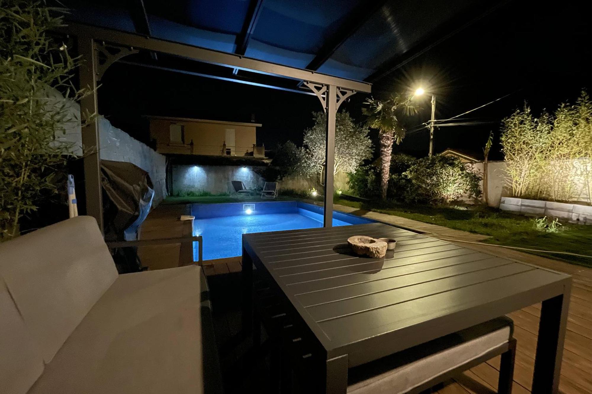Unique! Jacuzzi Prive 35°C + Cinema Villa Entiere Meyzieu Exterior photo